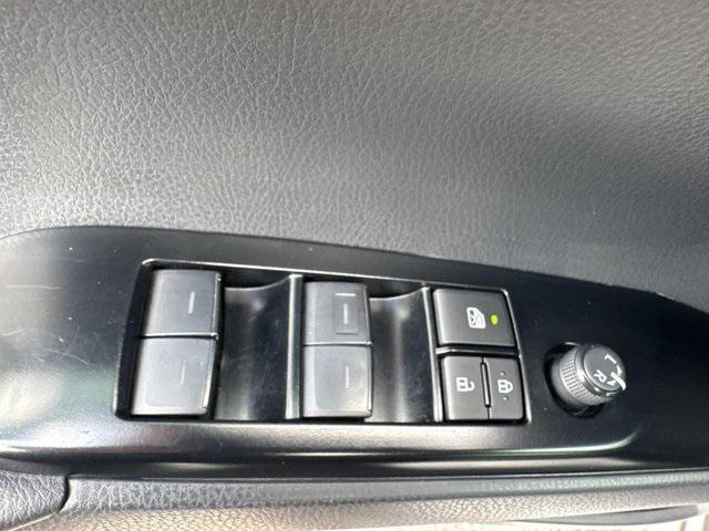 Toyota Camry Se Awd - Thumbnail 6