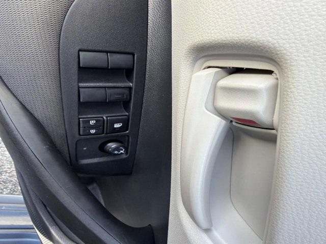 Toyota Corolla Le - Thumbnail 8