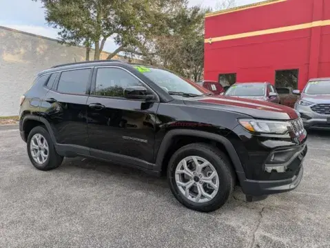 Jeep Compass Latitude - Thumbnail 3