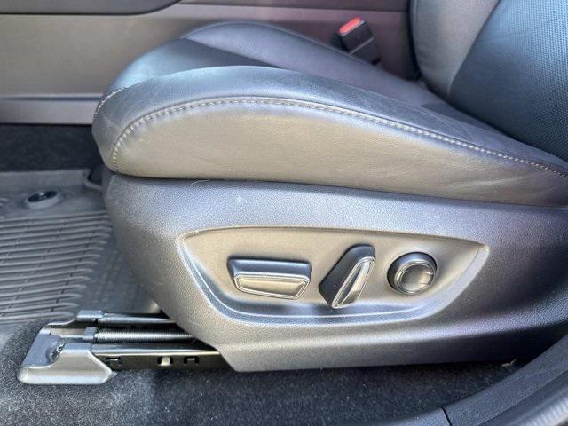 Toyota Toyota Crown Ltd Sedan - Thumbnail 10