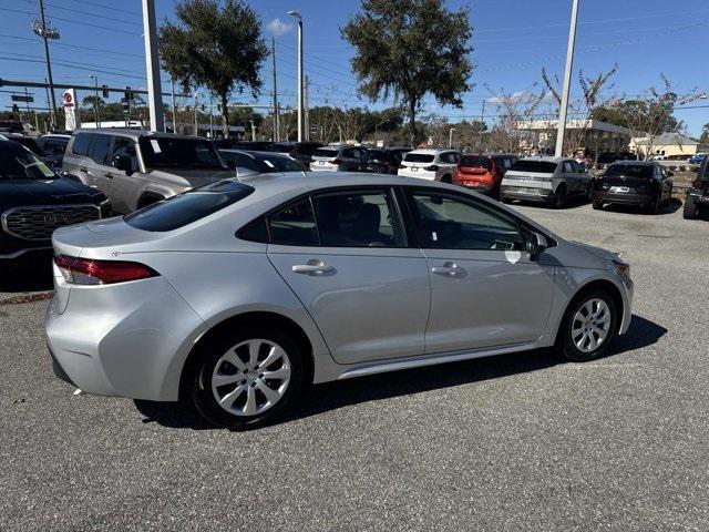 Toyota Corolla Le - Thumbnail 2