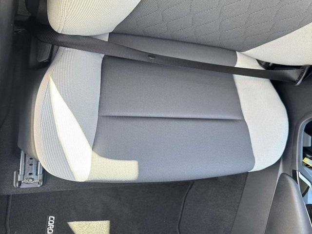 Toyota Corolla Le - Thumbnail 15