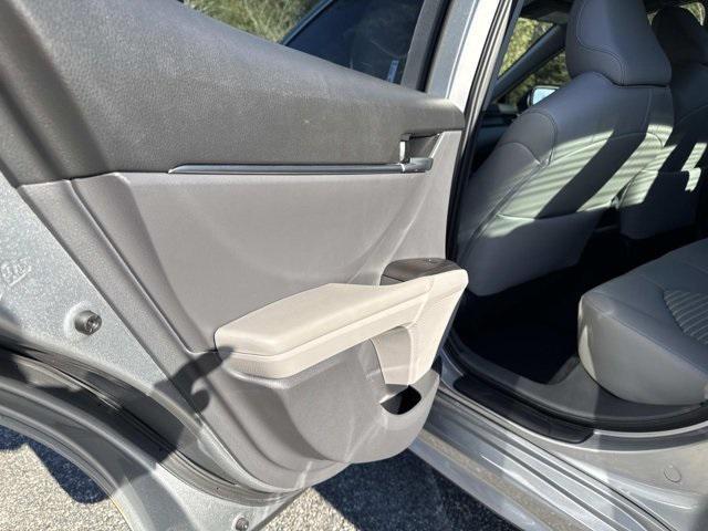 Toyota Camry Se Sedan - Thumbnail 13