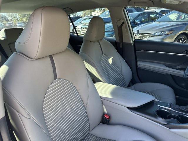 Toyota Camry Se Sedan - Thumbnail 17