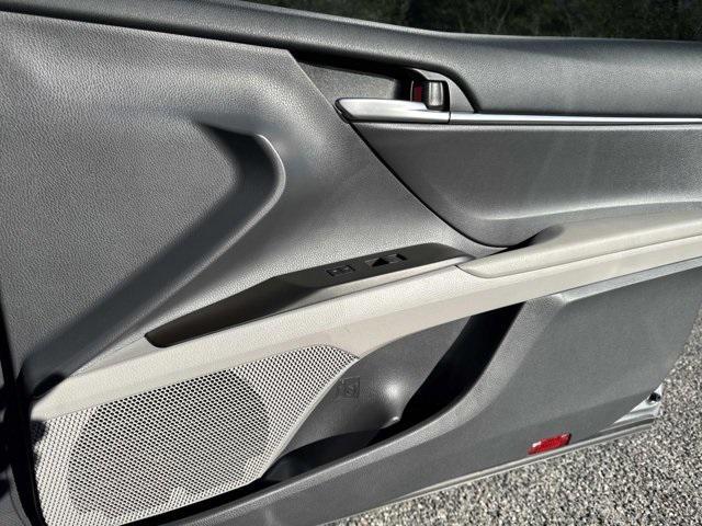 Toyota Camry Se Sedan - Thumbnail 15