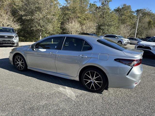 Toyota Camry Se Sedan - Thumbnail 4