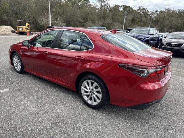 Toyota Camry Le Sedan - Thumbnail 4