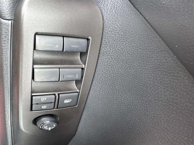 Toyota Camry Le Sedan - Thumbnail 8