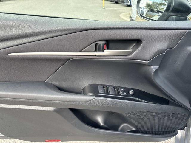 Toyota Camry Le - Thumbnail 7