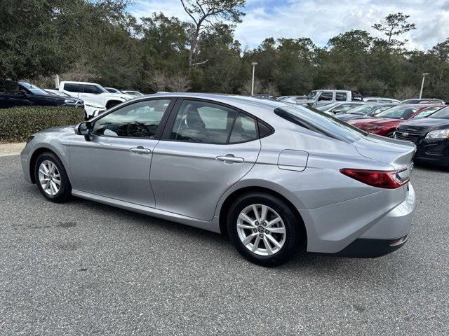 Toyota Camry Le - Thumbnail 4