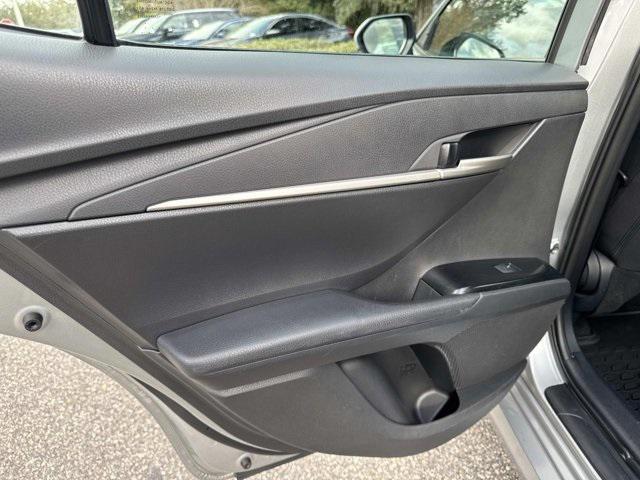 Toyota Camry Le - Thumbnail 12