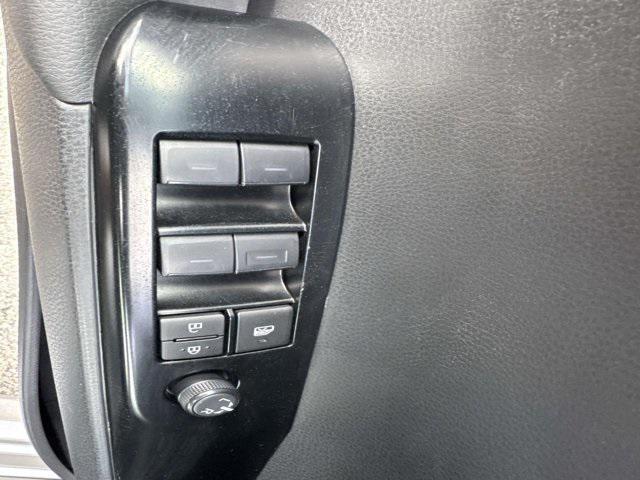 Toyota Camry Le - Thumbnail 8