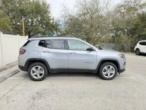 Jeep Compass Latitude - Thumbnail 6