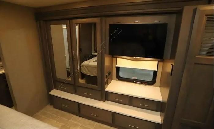 Ford F600 - Thumbnail 13