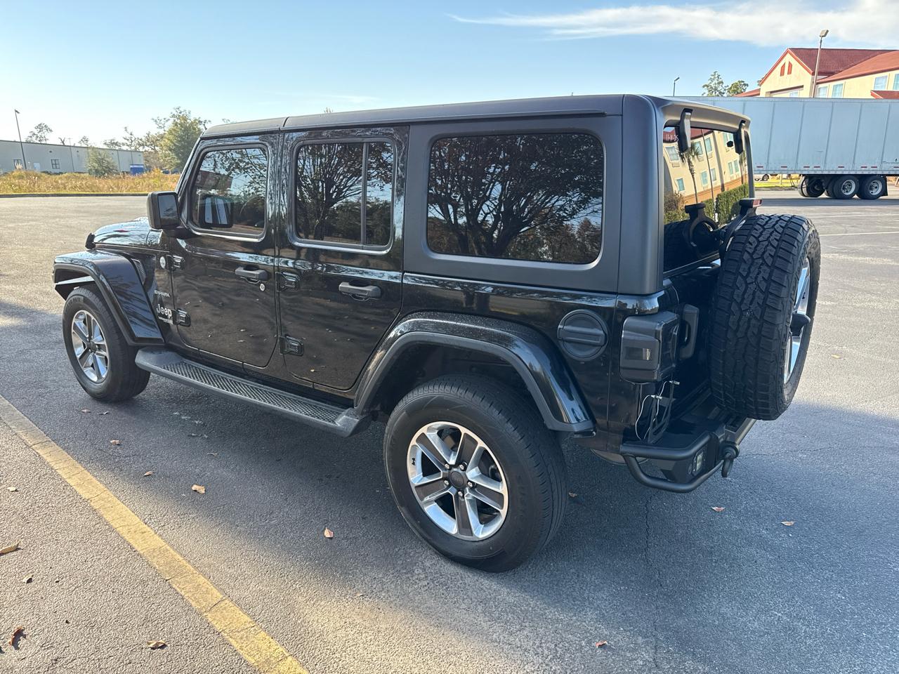 Jeep Wranglerunlimited Sahara 4X4 - Thumbnail 4