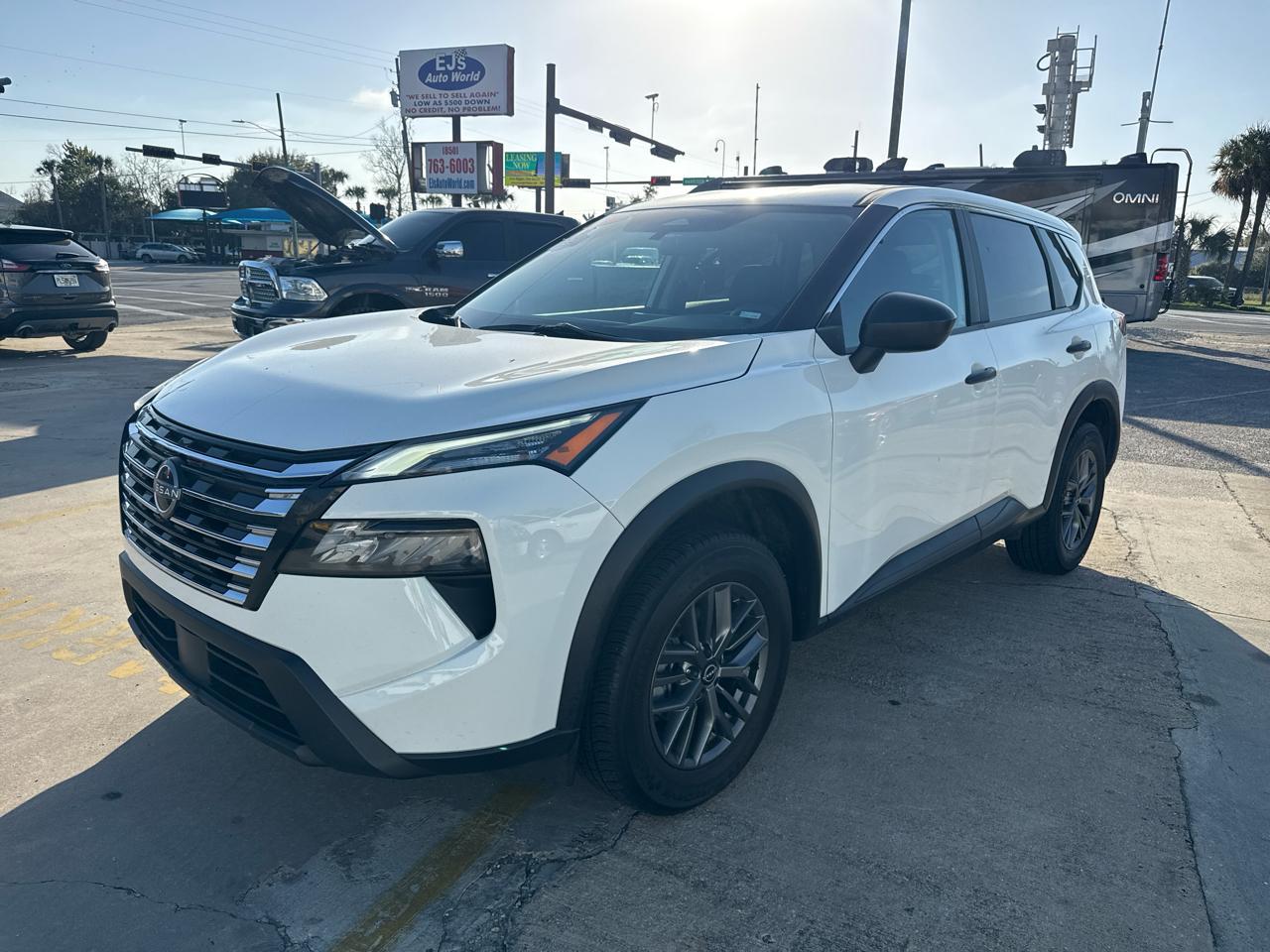 Nissan Rogueawd S - Thumbnail 3