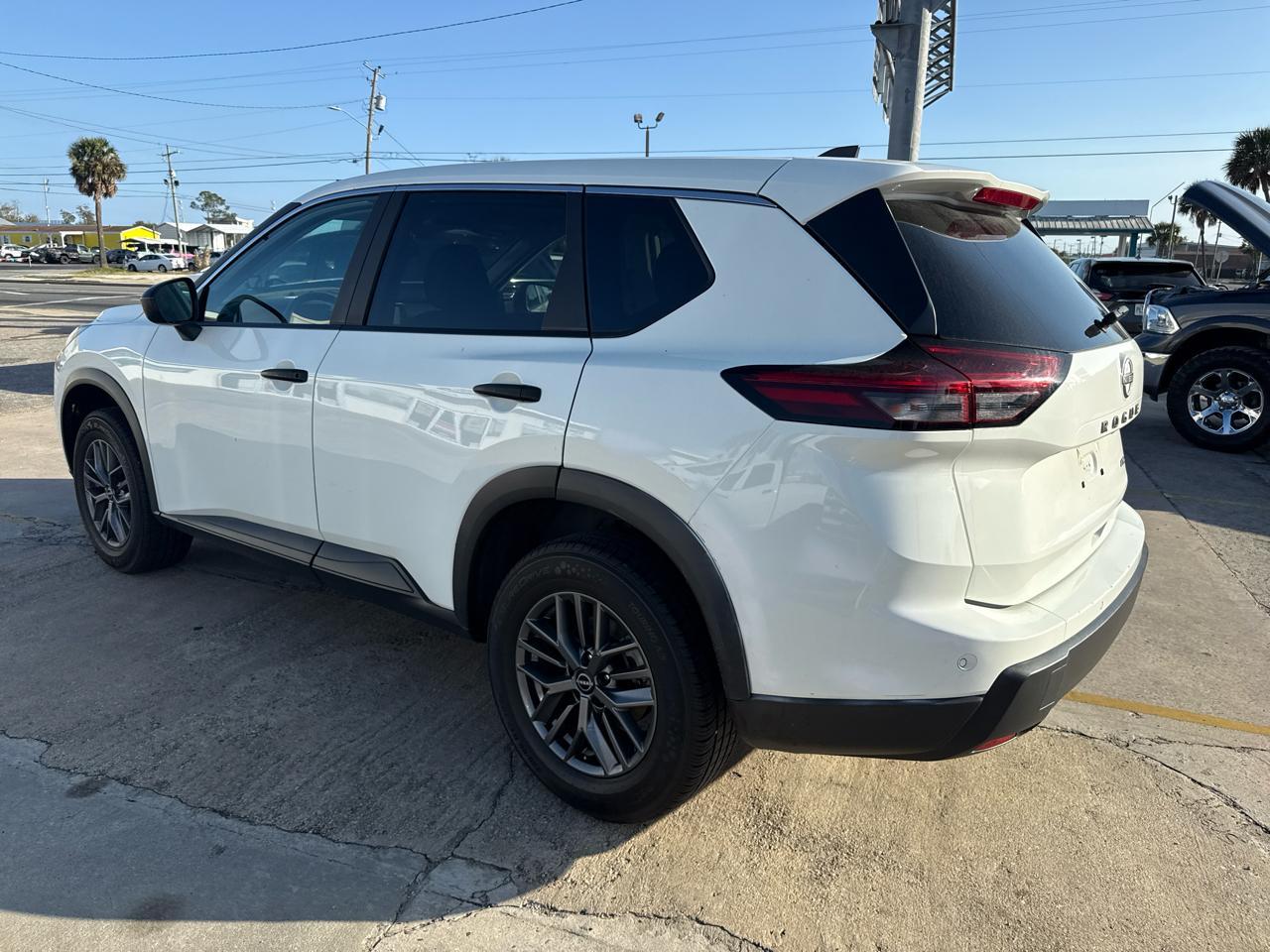 Nissan Rogueawd S - Thumbnail 5