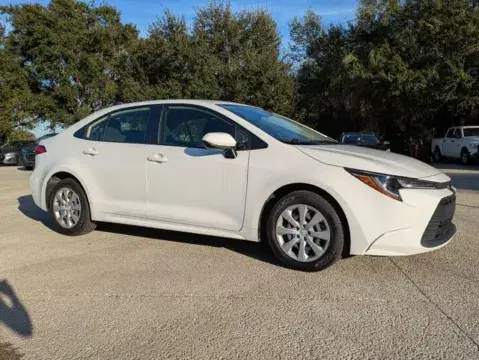 Toyota Corolla Le - Thumbnail 3