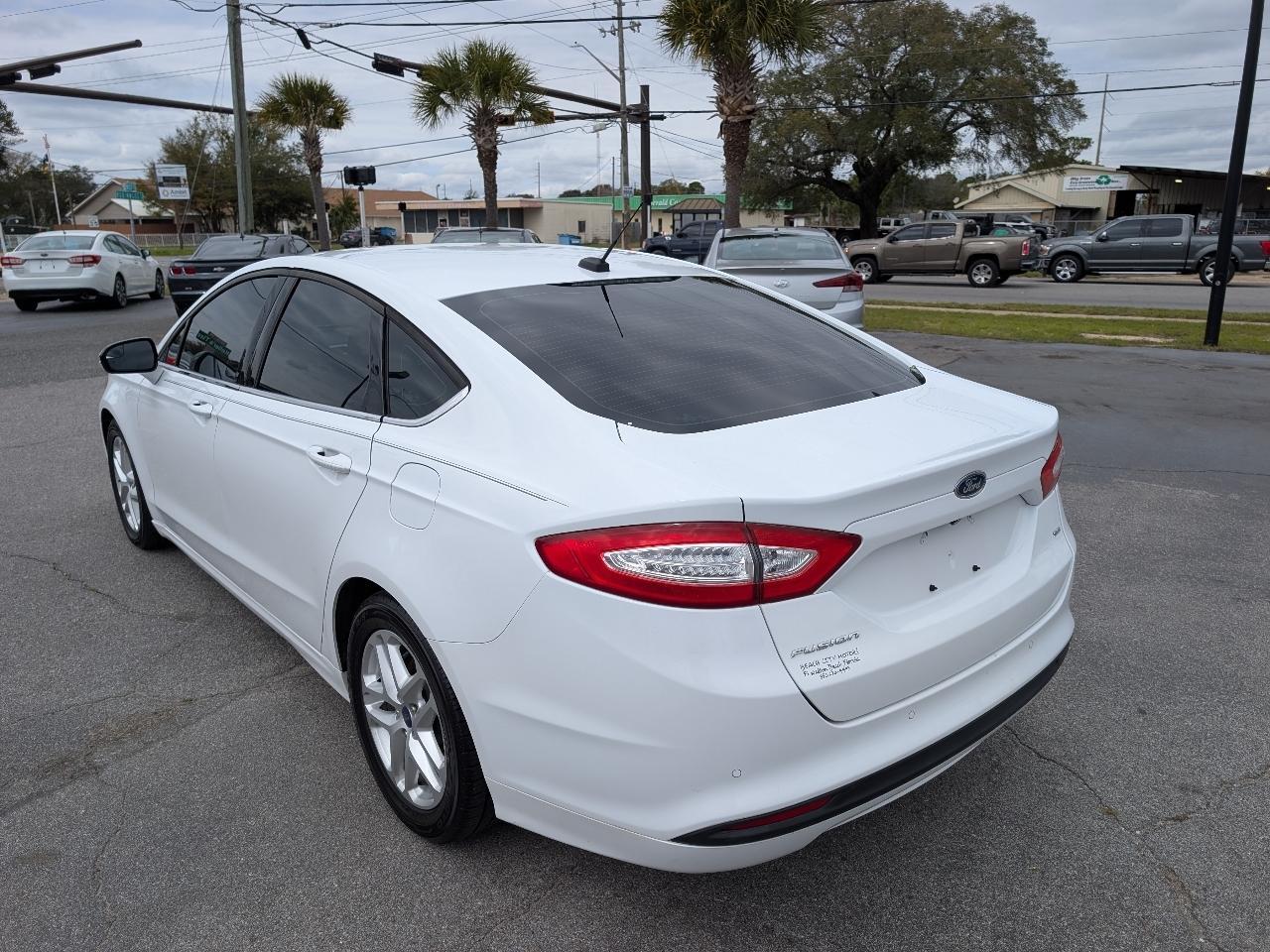 Ford Fusion4Dr Sdn Se Fwd - Thumbnail 3