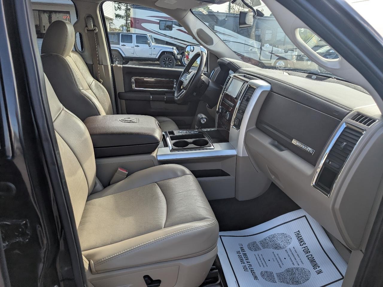 Ram 15002Wd Crew Cab 140.5" Laramie - Thumbnail 6