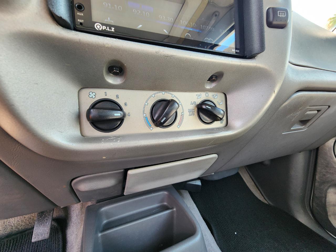 Ford Explorer Sport2Dr 102" Wb - Thumbnail 17