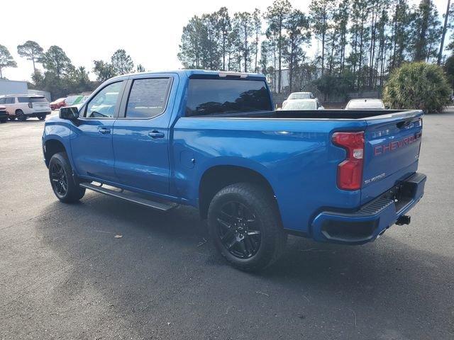 Chevrolet Silverado 1500 Rst Four Wheel Drive Crew Cab - Thumbnail 5