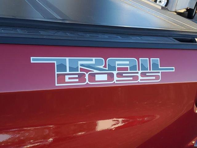Chevrolet Silverado 1500 Lt Trail Boss Four Wheel Drive Crew Cab - Thumbnail 12