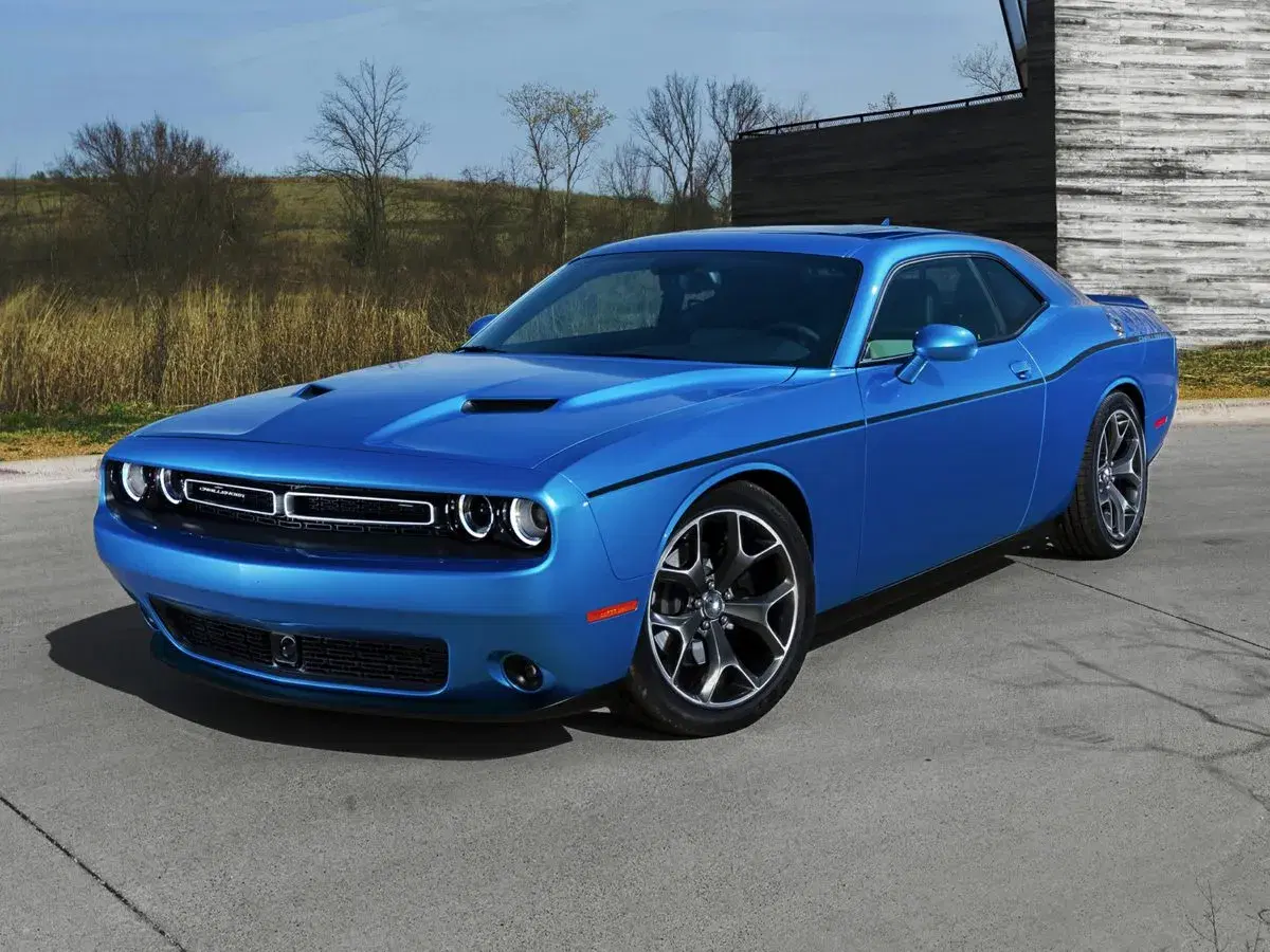 Dodge Challenger R/T - Thumbnail 2
