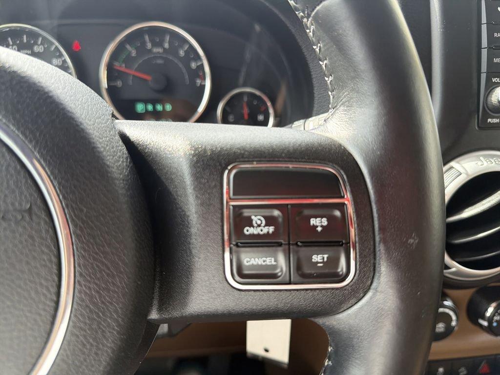 Jeep Wrangler Sahara - Thumbnail 15