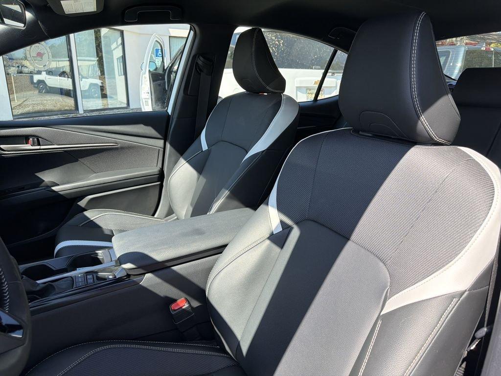 Toyota Camry Se - Thumbnail 13