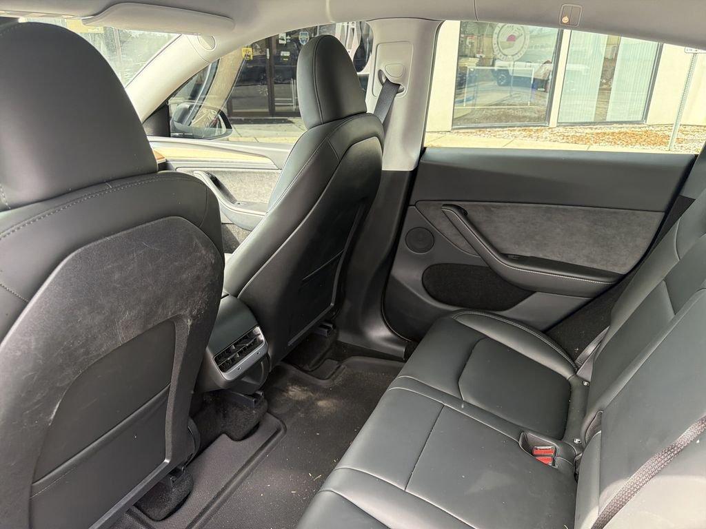 Tesla Model Y Long Range - Thumbnail 15