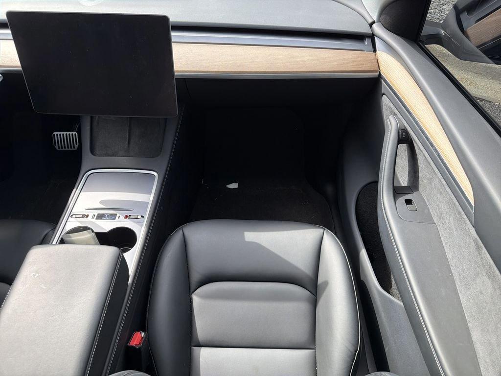 Tesla Model Y Long Range - Thumbnail 19