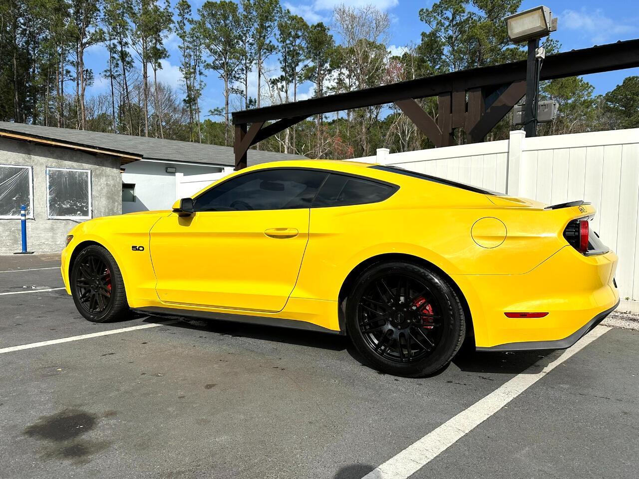 Ford Mustang - Thumbnail 3