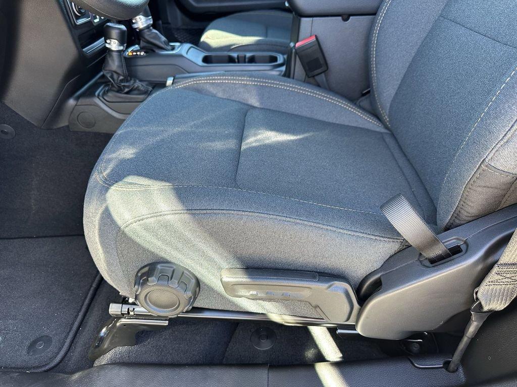 Jeep Wrangler Sport - Thumbnail 11