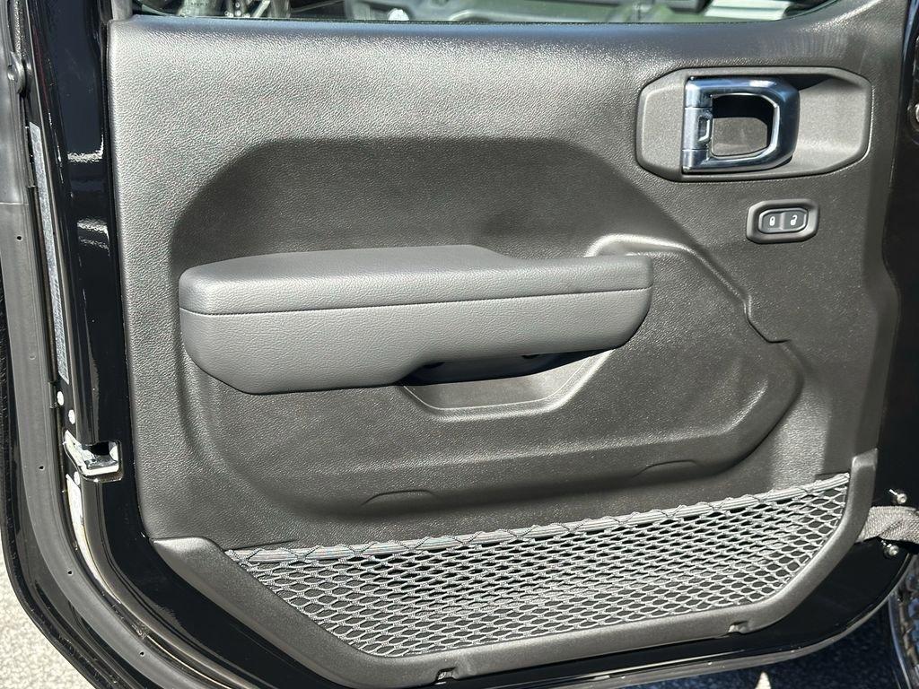 Jeep Wrangler Sport - Thumbnail 12