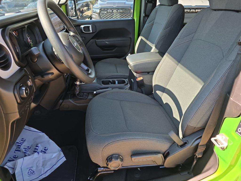 Jeep Wrangler Sport - Thumbnail 13