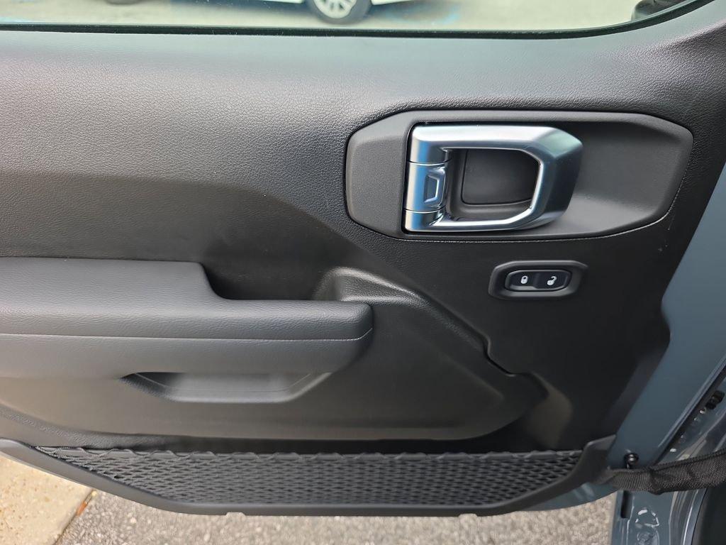 Jeep Wrangler Sport - Thumbnail 18