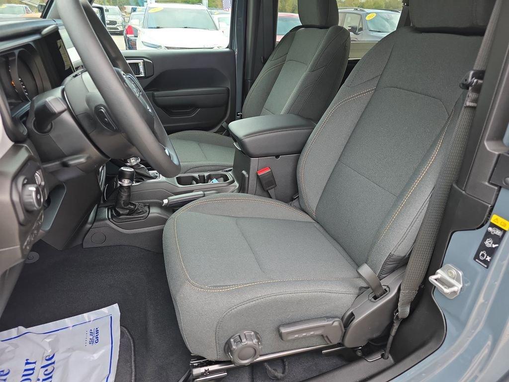 Jeep Wrangler Sport - Thumbnail 13