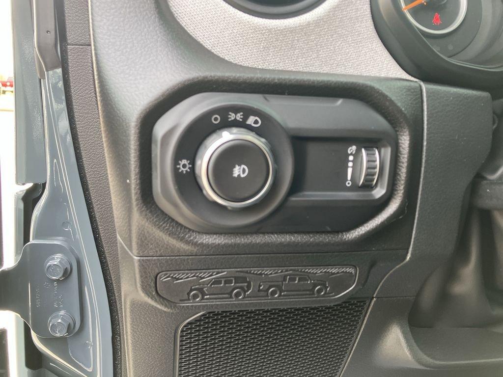 Jeep Wrangler Sport - Thumbnail 20