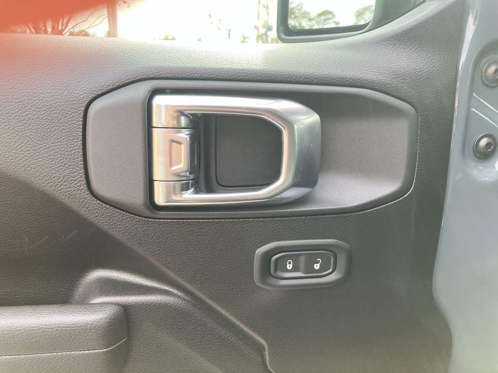 Jeep Wrangler Sport - Thumbnail 19