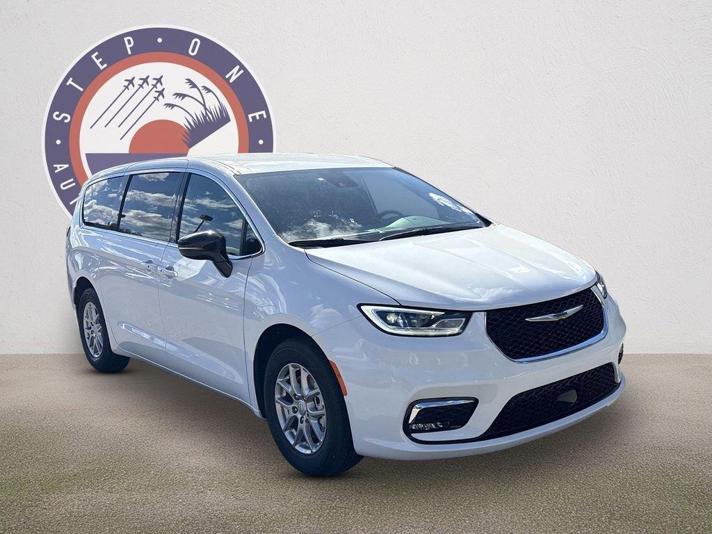 Chrysler Pacifica Select - Thumbnail 3