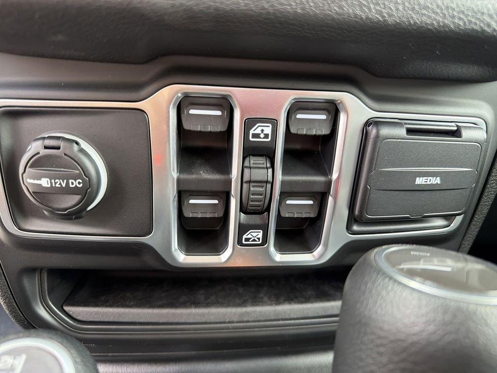 Jeep Gladiator Sport - Thumbnail 12