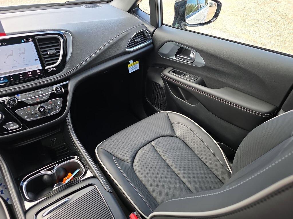 Chrysler Pacifica Limited - Thumbnail 18