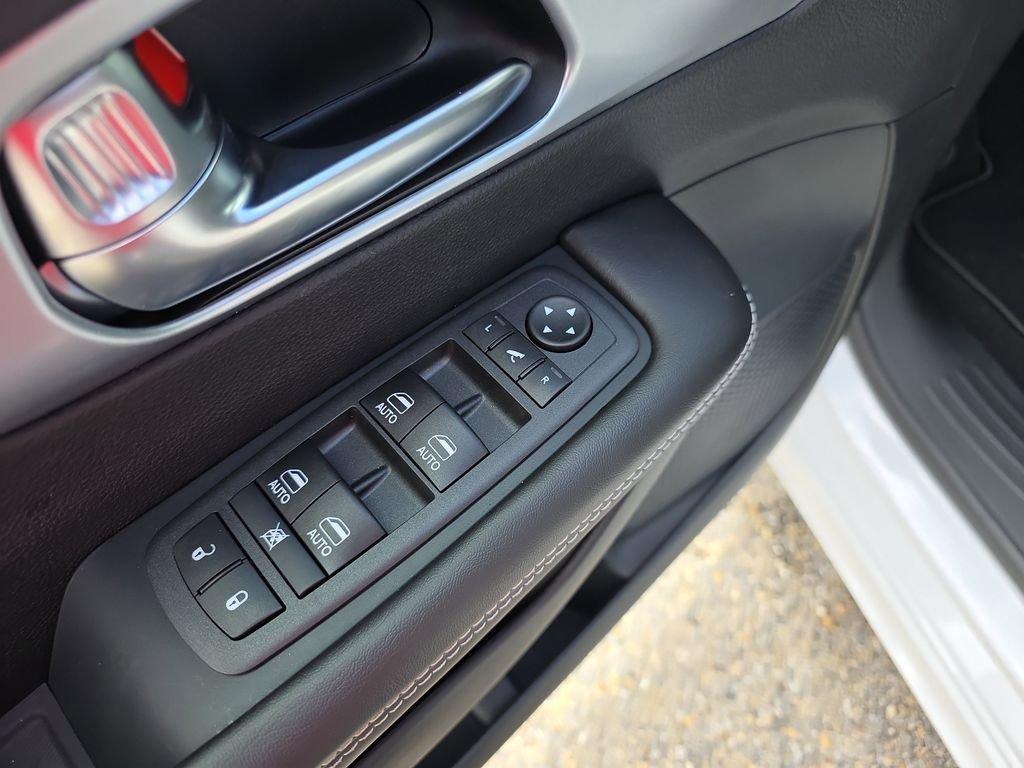 Chrysler Pacifica Limited - Thumbnail 20