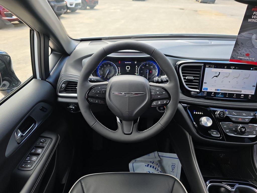 Chrysler Pacifica Limited - Thumbnail 16