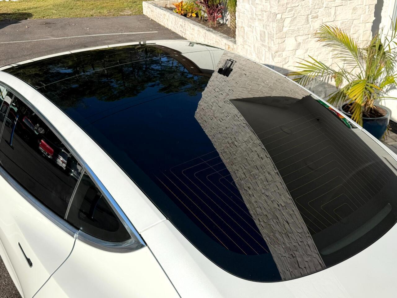 Tesla Model 3 - Thumbnail 13