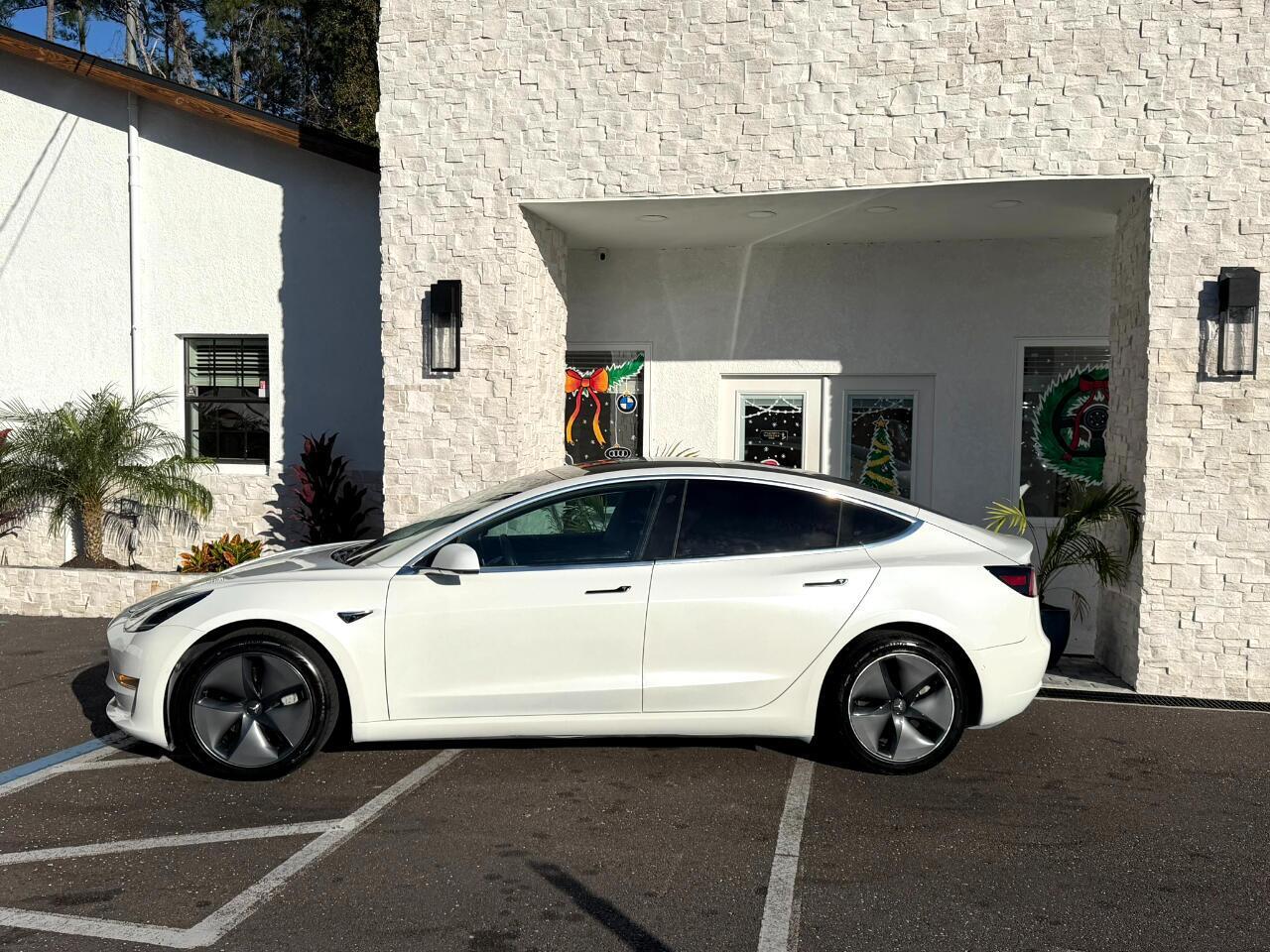 Tesla Model 3 - Thumbnail 2