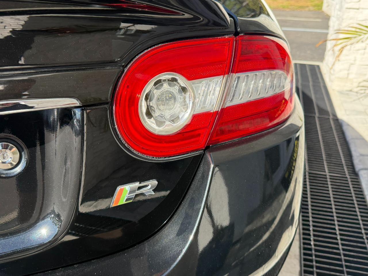 Jaguar XK - Thumbnail 15