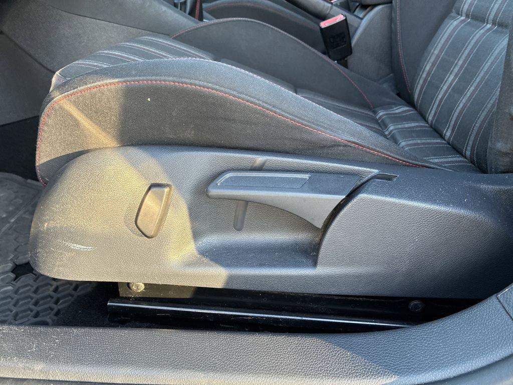 Volkswagen Gti Driver'S Edition Fwd 4D Hatchback - Thumbnail 11