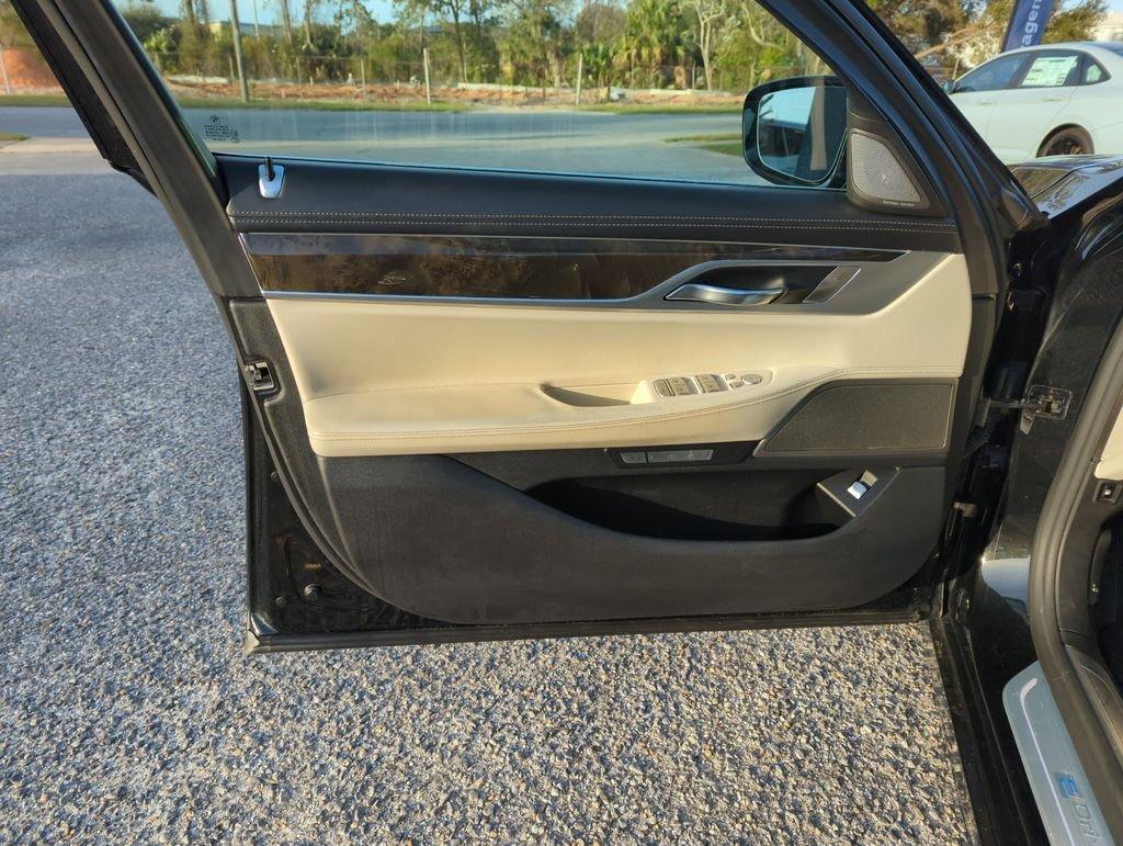 Bmw 7 Series 740E Xdrive Iperformance Awd 4D Sedan - Thumbnail 19